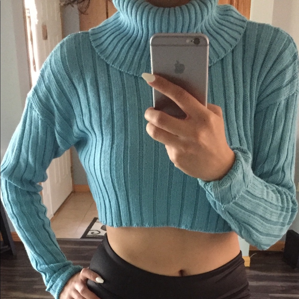 Crop turtle neck sweater